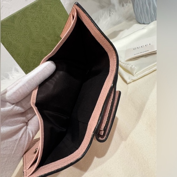 GUCCI Blind For Love Bee Accent Compact Wallet COA - Picture 9 of 16